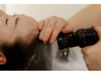 アリエス(Aries)の写真/≪アロマ頭浸浴&極上ヘッドスパ≫業界最高峰のスパニストのみ在籍！最新multi SPA-HEAD PRO導入サロン*