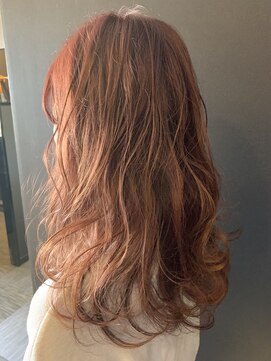 サローネデ アグスティナ バイ サンバンチ(salones de agustina by sanbanchi) ロング、ピンクベージュ