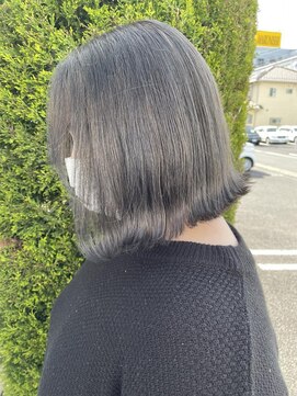 ノルン バイ シェリッシュ(Norn by sheriche) アイスグレー×外ハネボブ