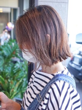 メゾン アヴァロ(Maison Avallo) ココアブラウンカラーの外ハネボブ