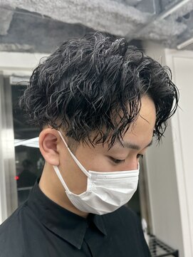 フィフス 天神大名(fifth) センターパートツイストスパイラルパーマツイストパーマ刈り上げ