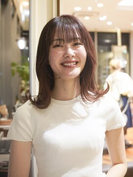 ビュートリアム 梅田(BEAUTRIUM) レッドブラウン/外ハネロブ/シースルーバング/韓国風/ミディアム