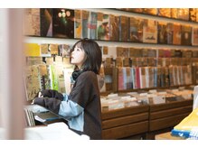 ◇従来のカラーの10分の1以下のダメージレスのヴィラロドラオーガニックカラーで艶やかな仕上がりに◎