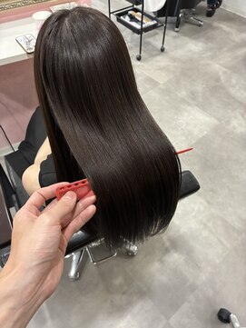 トゥーレ(Tule) 髪質改善×酸熱カラーで叶える、上品ストレートヘア