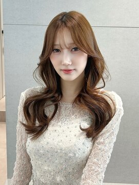 トリッカバルコニー ハヤマ(tricca Balcony Hayama) ロングレイヤー/くびれヘア/韓国風スタイル/ブラウンカラー/艶感
