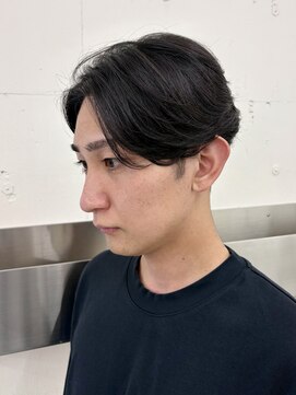 ヒュー 広島(HEW) ビジネスフェザーパーマセンターパート/ツーブロック/刈り上げ