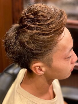 一鳳庵　【イオアン】 スパイキーショート フェード メンズカット　アップバング