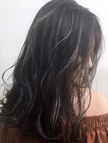 フォーム(FORM)&nbsp;暗髪とグレージュハイライト