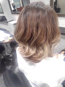 エイモアヘアサロン(A more hair salon) シルバーベージュカラー
