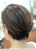 大人女性の襟足スッキリショートスタイル