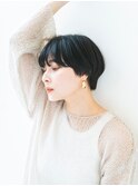 大人かわいい耳掛けハンサムひし形束感ショートぱつっとボブ