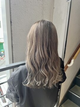 ブロッサム 北浦和店 バレイヤージュハイライトブリーチダブルカラー髪質改善北浦和