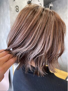 タイ(～tie.) ハイライトカラー×外ハネボブ