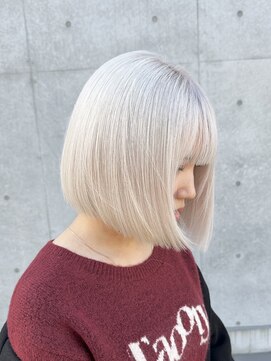 フリーラ 表参道(freera) ホワイトブロンド  美髪　イメチェン　外ハネボブ　ワイドバング