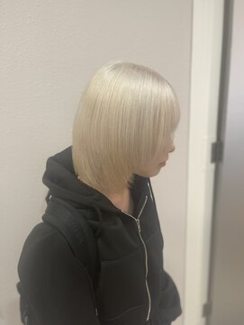 カラ ヘアーサロン(Kala Hair Salon) ホワイトブロンド
