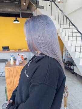 ほんのり紫感のあるラベンダーシルバーカラー