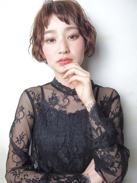 アリシア(arishia) アッシュベージュ×ランダムウェーブ
