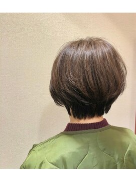 ヘアー スタイリスト(hair STYLIST) ショートにしたい方はみんなやってる♪ひし形がショート☆