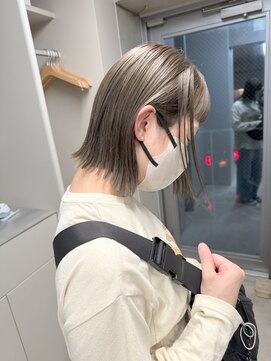 エウペ 渋谷(WEUPE) 斜めバング/グレージュカラー/デザインカラー/シルキーベージュ