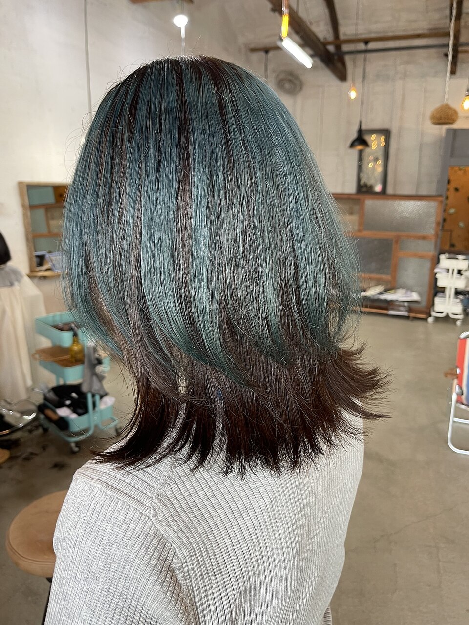 くすみグリーンヘア 2025年夏】グリーンの髪型・ヘアアレンジ｜人気順