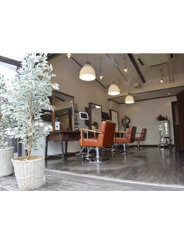 サロンスタイルをプライベートでも再現できるよう、丁寧なアドバイスで貴方のかっこいいをサポートします♪