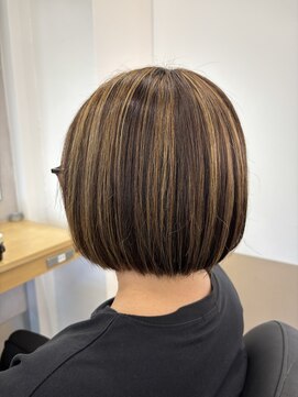 エイトオロク 那覇小禄店(EIGHT oroku) ミニボブ × 白髪ぼかしハイライト