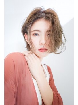 ネオリーブ クーロ(Neolive curro) 大人女性向け♪老けないセンターパートのカジュアルボブ