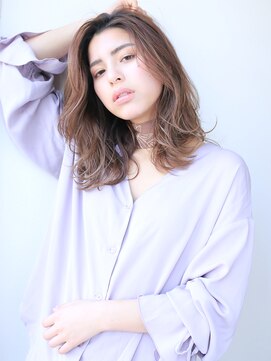 ラ ブレス 天王寺(LaBless) くびれ×外ハネカールの女っぽミディで,上質な色気を放ってみて!