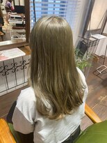 ロア(Loah)&nbsp;ペールカラーの春スタイル/カーキベージュ