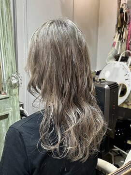 キミ(kimi) 【kimi自由が丘】ケアブリーチ × グレージュ