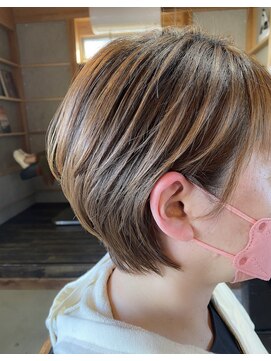 イー(E) ショートボブ