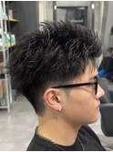 刈り上げスパイキーショート短髪ピンパーマ