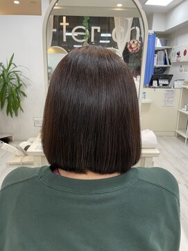 アルターシェリー(aL-ter che'rie) 内巻きボブ黒髪/クラゲヘアー/オリーブグレー/小顔