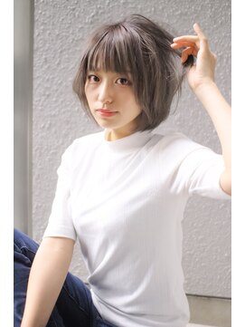 アマンドール(Aman D'or) シルバーグレー×シースルーパッツン