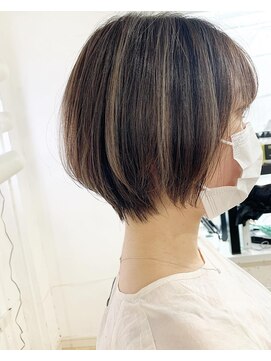 アンフィユヌキャトル(AnFye une Qatll) ショートボブ