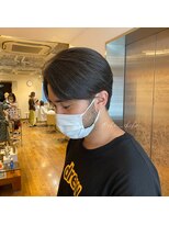 エクリ 麻布十番(equri)&nbsp;時短ヘアセットセンターパート　ツーブロック　ストレート