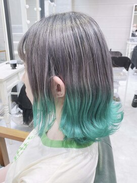 デイズ(days) インナーカラー　毛先ビビッドカラー　ミントグリーンカラー