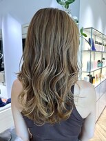 ステア ケース(stair case)&nbsp;前回ハイライト入れたばかりなんだけど今回どうしたらいい？？