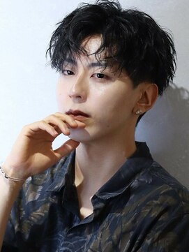 コンフィデンス メンズヘアー(confidence MEN'S HAIR) 韓流コンマバングセンターパート スパイラルパーマ