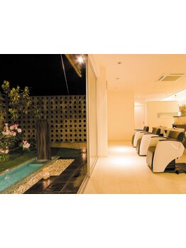 個室空間あり♪広々とした店内で、お子様連れでも大丈夫！開放的な空間でゆったりとしたサロンタイムを…