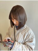 女性らしいミディアムボブスタイル