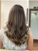 グレーベージュカラー&ロングレイヤー
