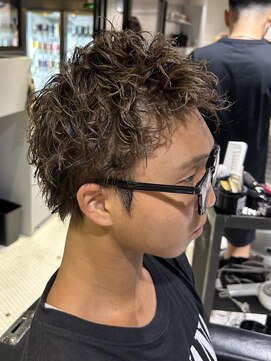 フランクスバーバーザスタンド(Frank’s barber the stand) スペインカール/スパイキーショート/フェザーパーマT