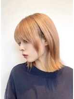 リブランド 銀座(REBRAND)&nbsp;ハイトーンブリーチベージュカラータイトボブ耳かけ前髪あり