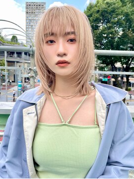 ホロ(hollo) ミディアムレイヤーカットハッシュカット抜きっぱなしブランド