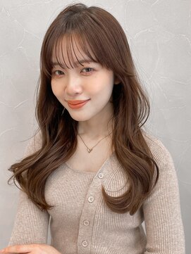 アグノス 青山(Agnos) 大人ガーリーダークアッシュミディアムレイヤーカット 小顔