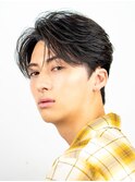 黒髪ツーブロックナチュラルセンターパートフェザーパーマ眉毛