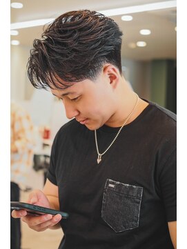 ルーストデラックス 京都河原町三条(ROOST dx) MEN’S/リバースセンターパート/ニュアンスパーマ/河原町