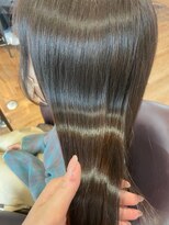 ジーナ 福岡千早(Zina)&nbsp;【Zina千早】大人かわいい/うる艶髪/グレイアッシュ20代30代40代