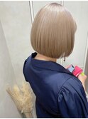 【ブリーチ】ホワイトブロンドカラー ミニボブ